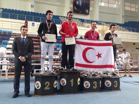 Salih Kayasal Girne Amerikan Koleji 2014-2015 Genç Erkek Kılıç TC Üçüncüsü